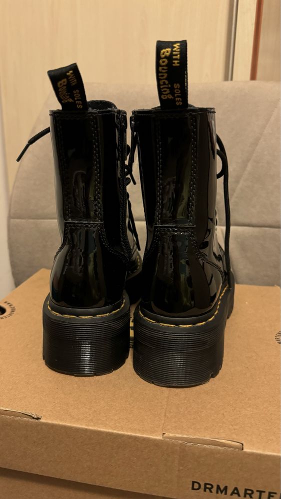 Dr. Martens jadon