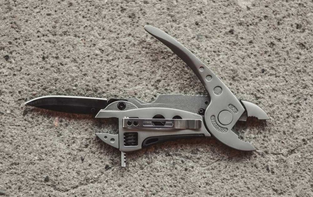 Narzędzie Wielofunkcyjne 8W1 Szczypce Kombinerki Multitool Prezent