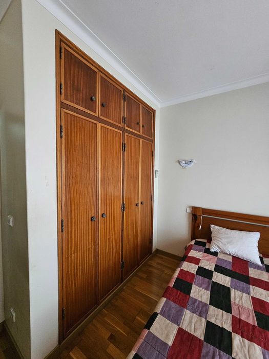 Quarto 320€ c/ Varanda e AC - Vale Flores