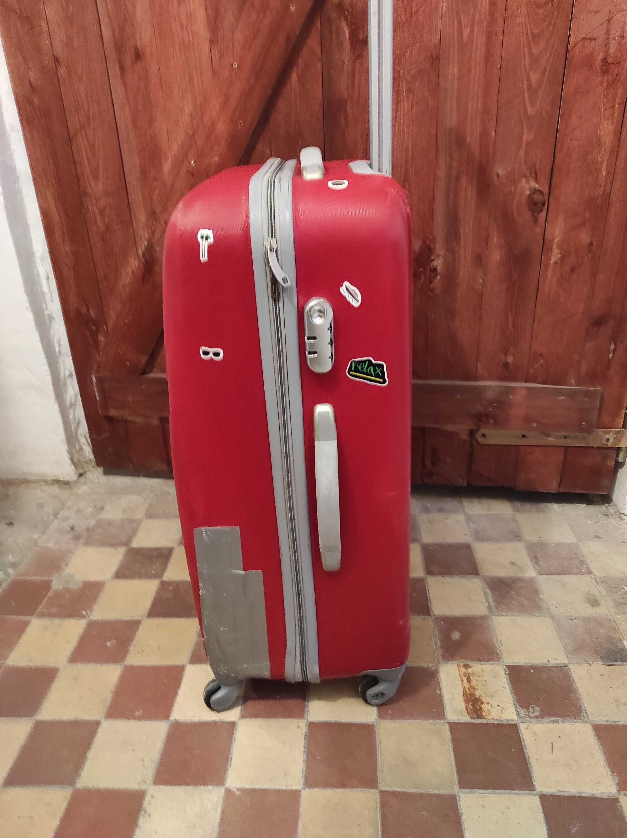 Duża walizka podróżna