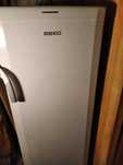Zamrażarka Beko 4 szuflady plus 2 półki z uchylnymi drzwiczkami