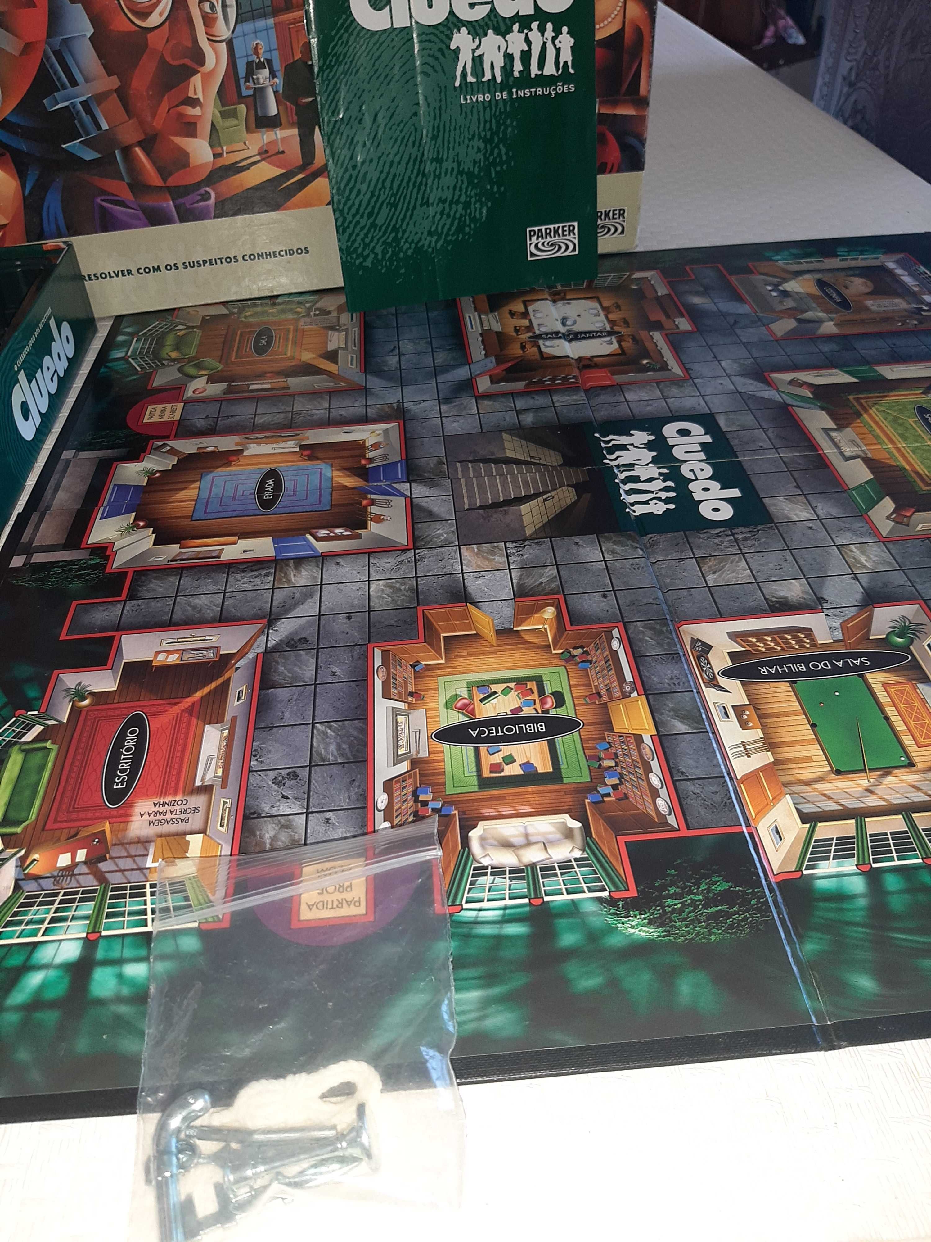 Jogo de tabuleiro Cluedo com 6 figuras pintadas da Parker