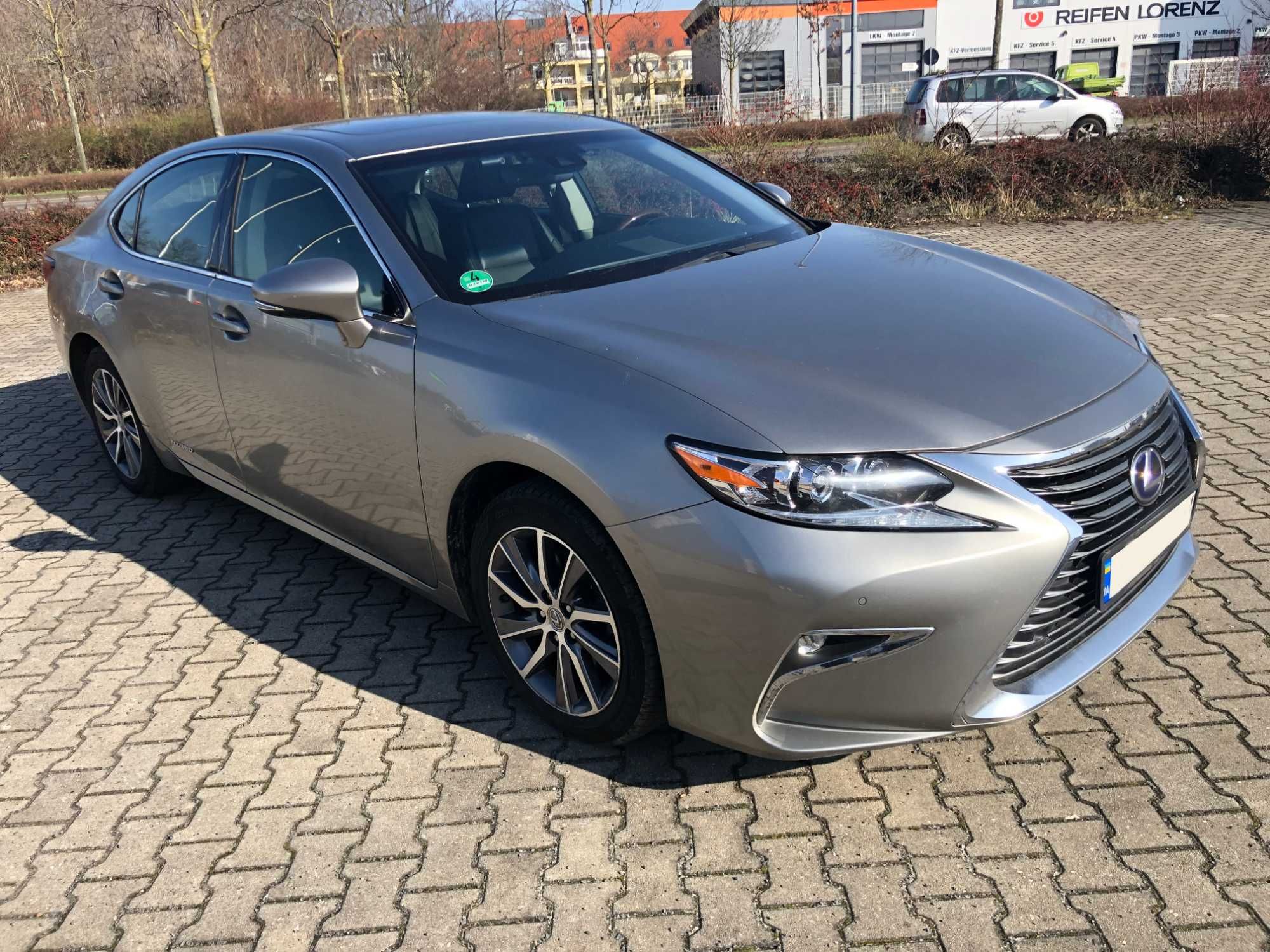 Lexus ES 300h 2018 р/в. Територіально авто знаходиться в Німеччині