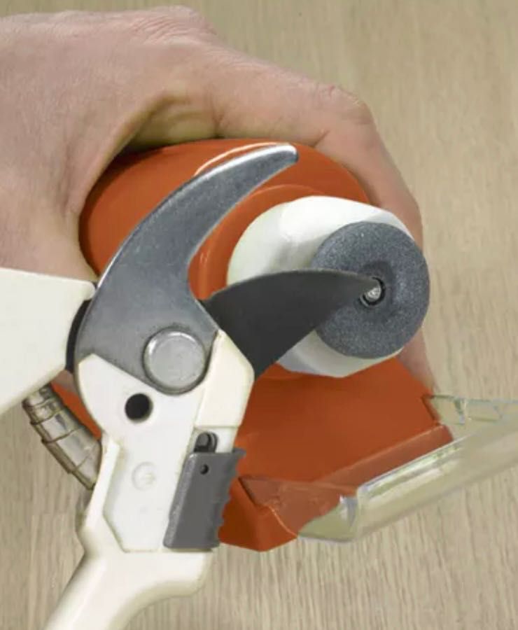 Ostrzałka elektryczna do noży lub sekatora Black&Decker