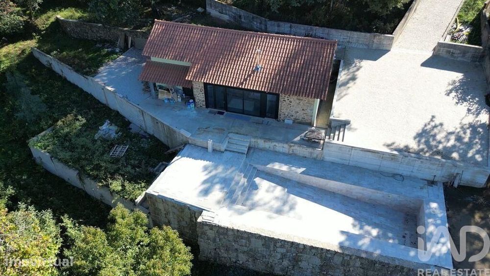 Casa tradicional T4 em Fornelos e Queijada de 128,00 m2