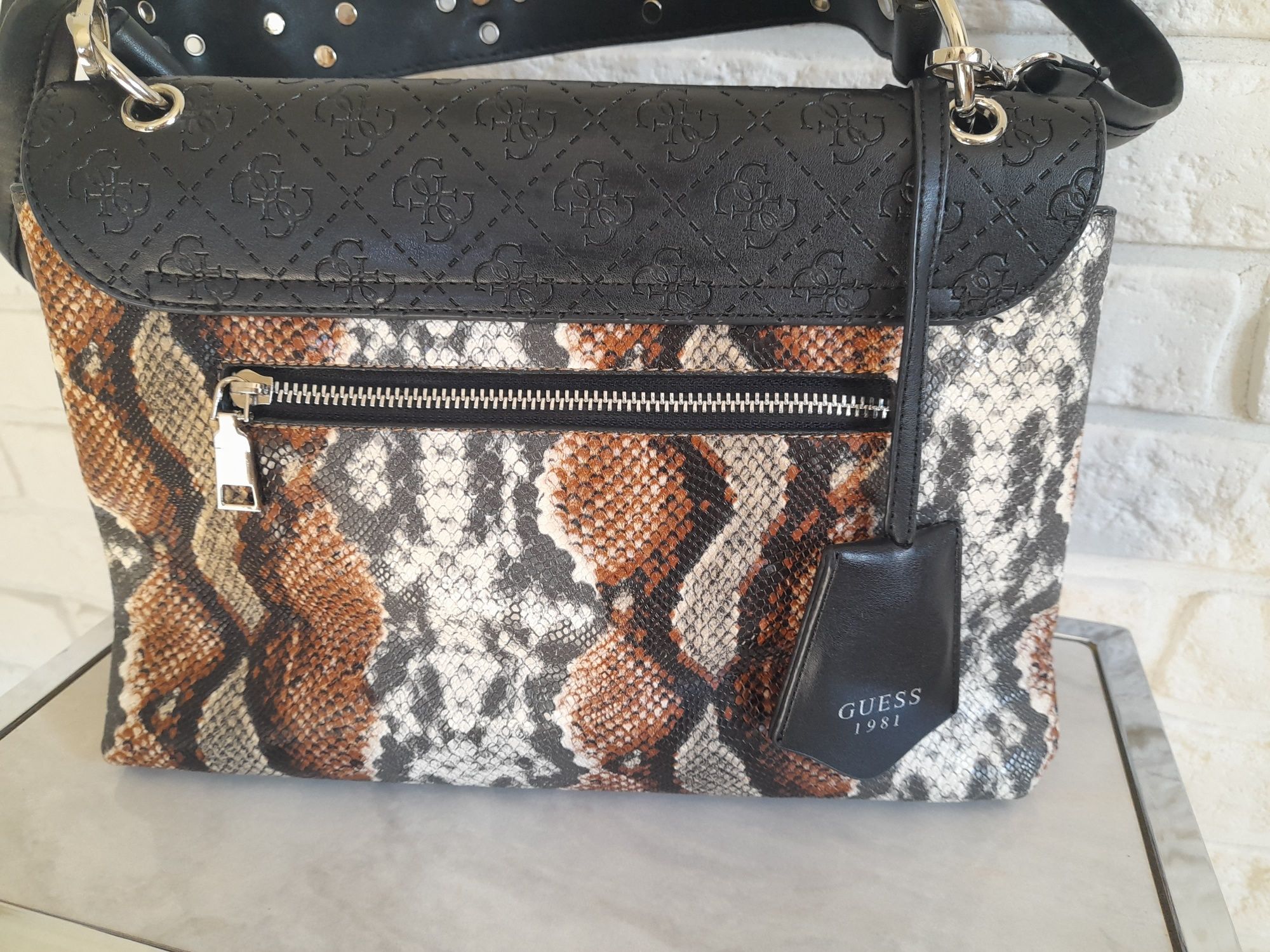 Nowy Model Guess!