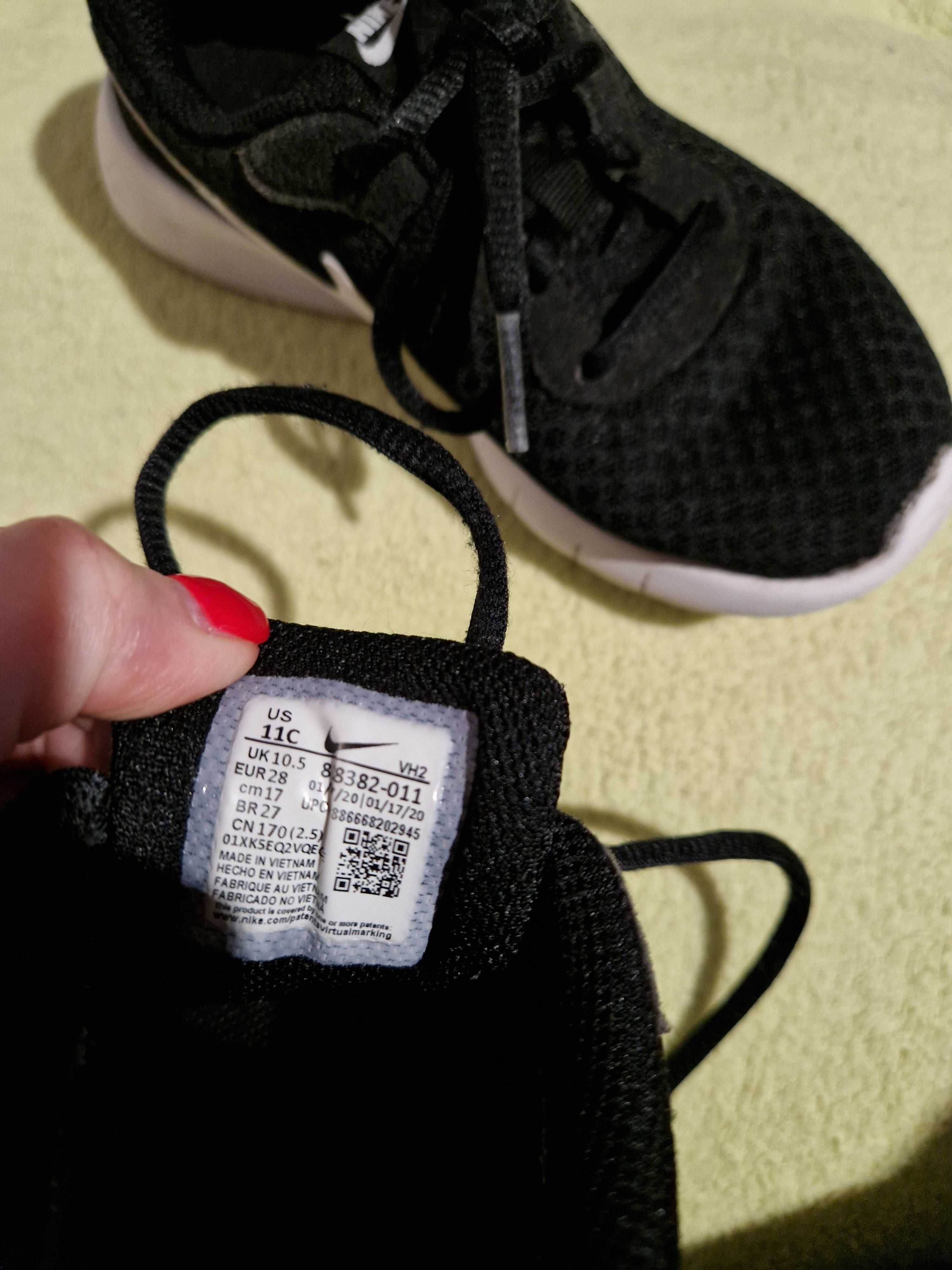 Adidaski firmy Nike rozmiar 28