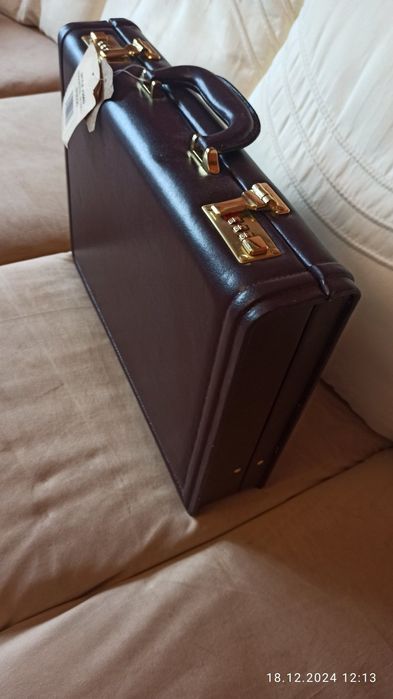 Портфель-дипломат из натуральной кожи