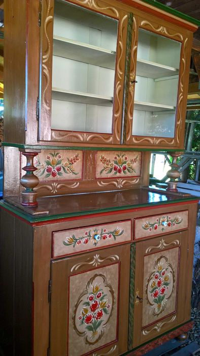 Przedwojenny kredens