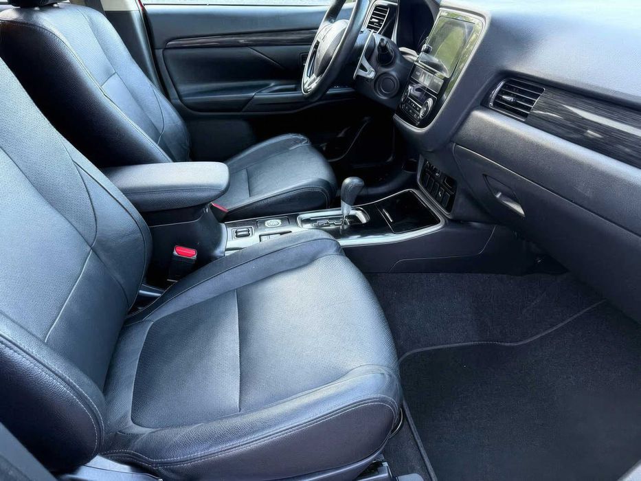 Mitsubishi Outlander      2017