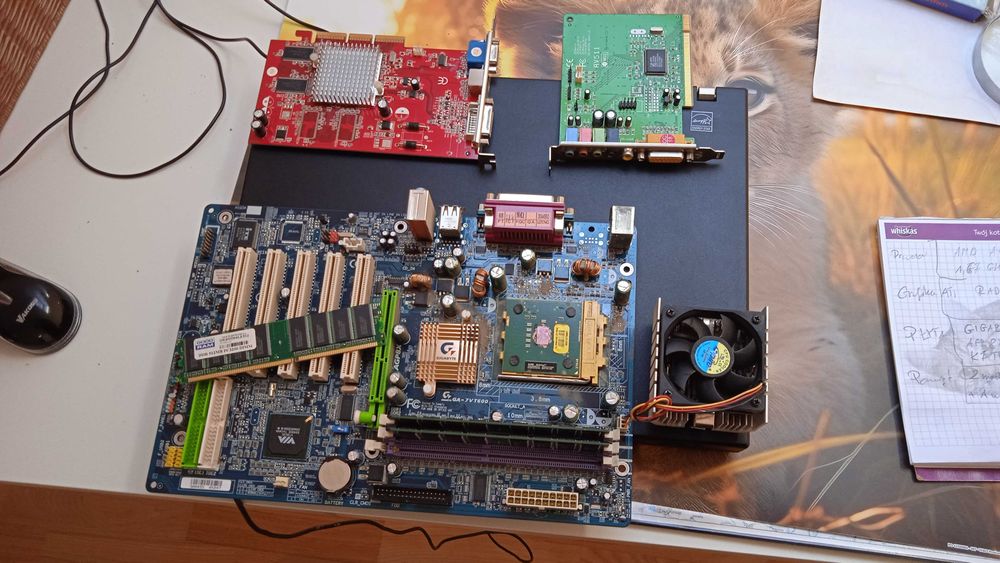 Zestaw płyta główna Gigabyte  GA-7VT600, procesor, pamięć, grafika