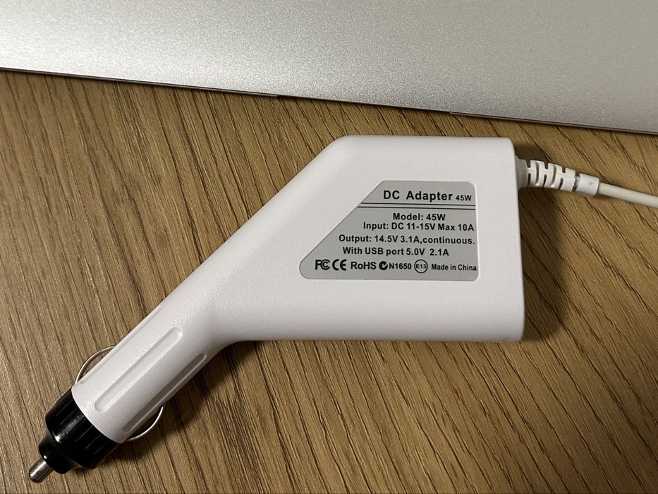 Автомобільна зарядка (автомобільний зарядний пристрій) для MacBook