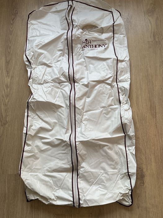 Pokrowiec na odzież wierzchnią.