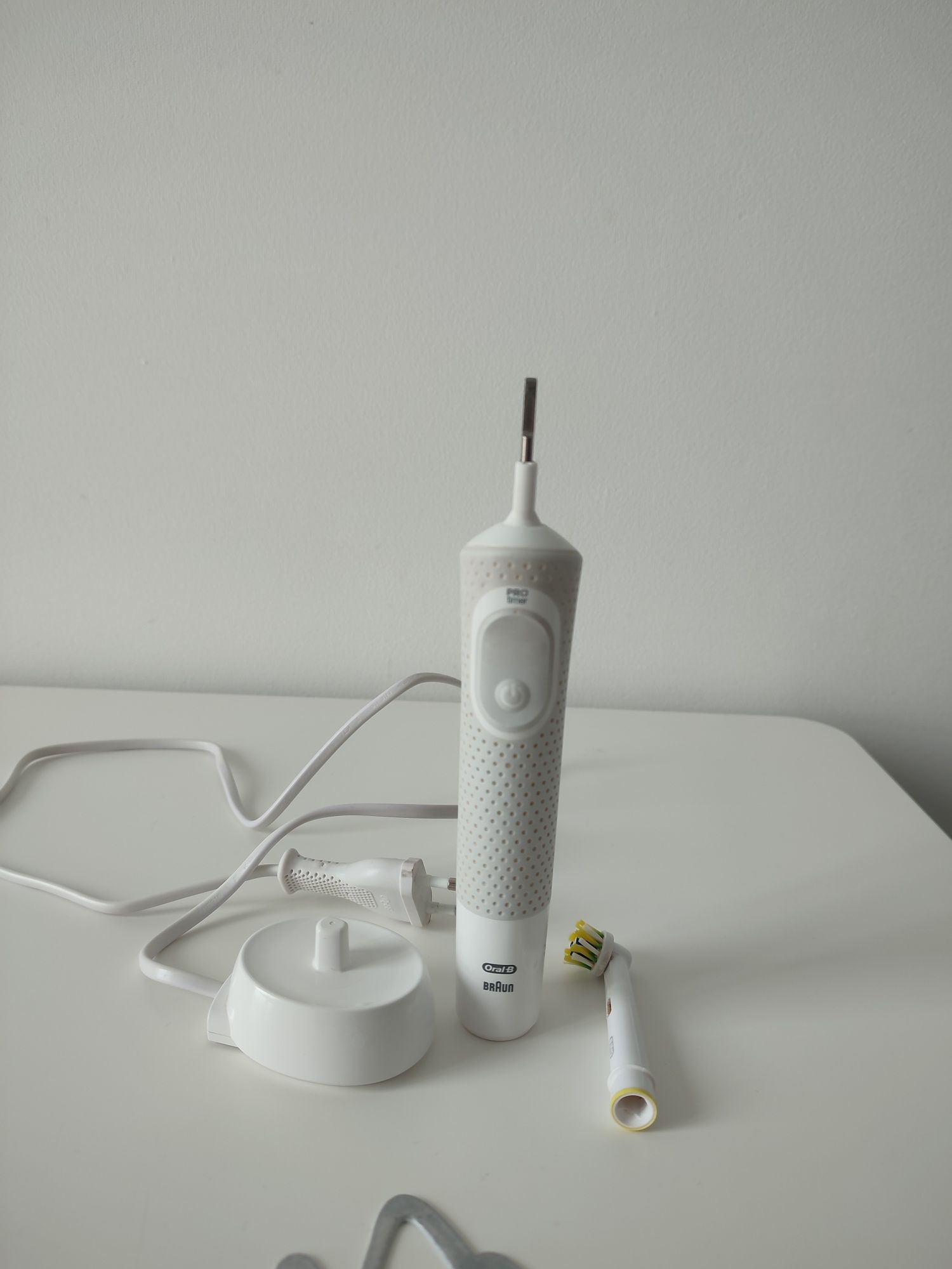 Електрощітка, зубна щітка Braun oral- b
