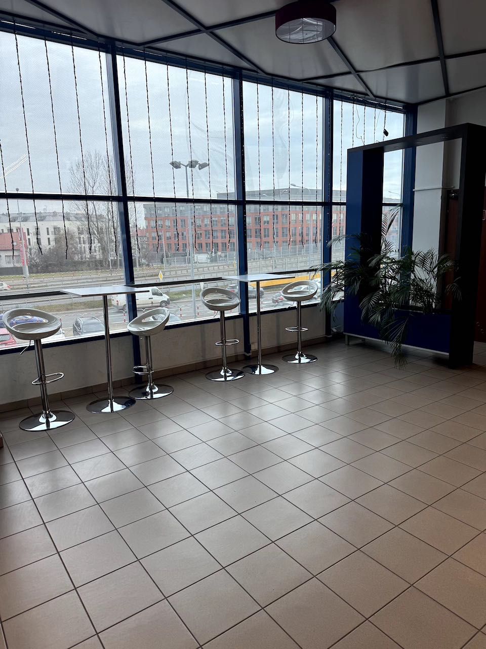Wynajmę lokal / miejsce pod wyspę na głównej hali sprzedaży w CHT