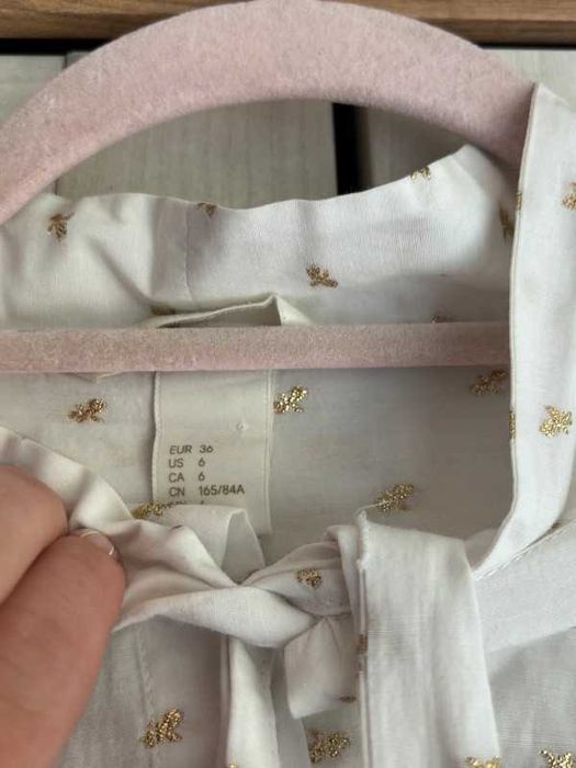 Elegancka biała bluzka ze złotą nitką  S