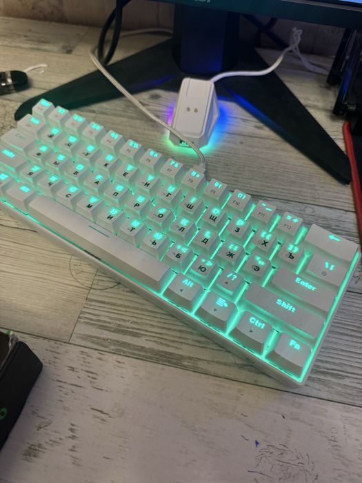 Продам клавиатуру механическую