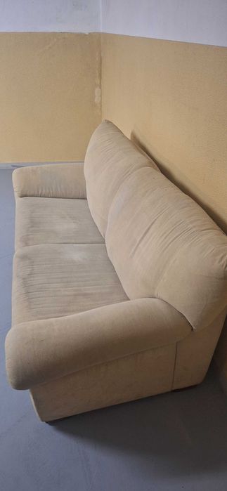 Sofá beje 3 lugares