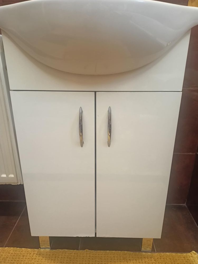 Sprzedam szafkę i umywalkę bez baterii