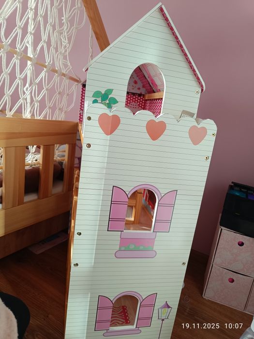 Domek dla lalek drewniany