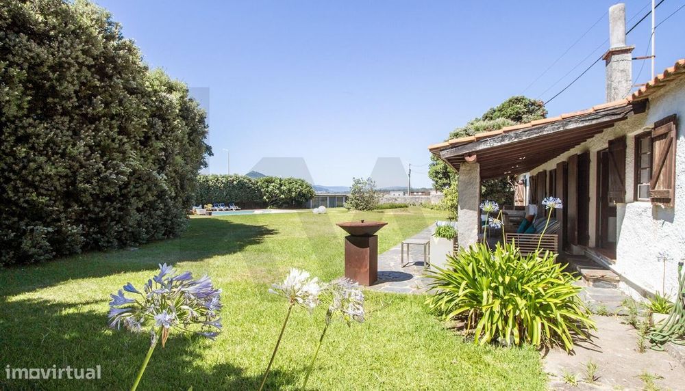 Moradia V3 térrea em primeira linha de mar - Moledo