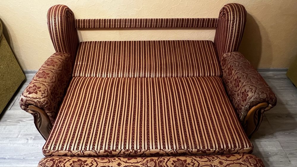 Продам диван в хорошем состоянии.