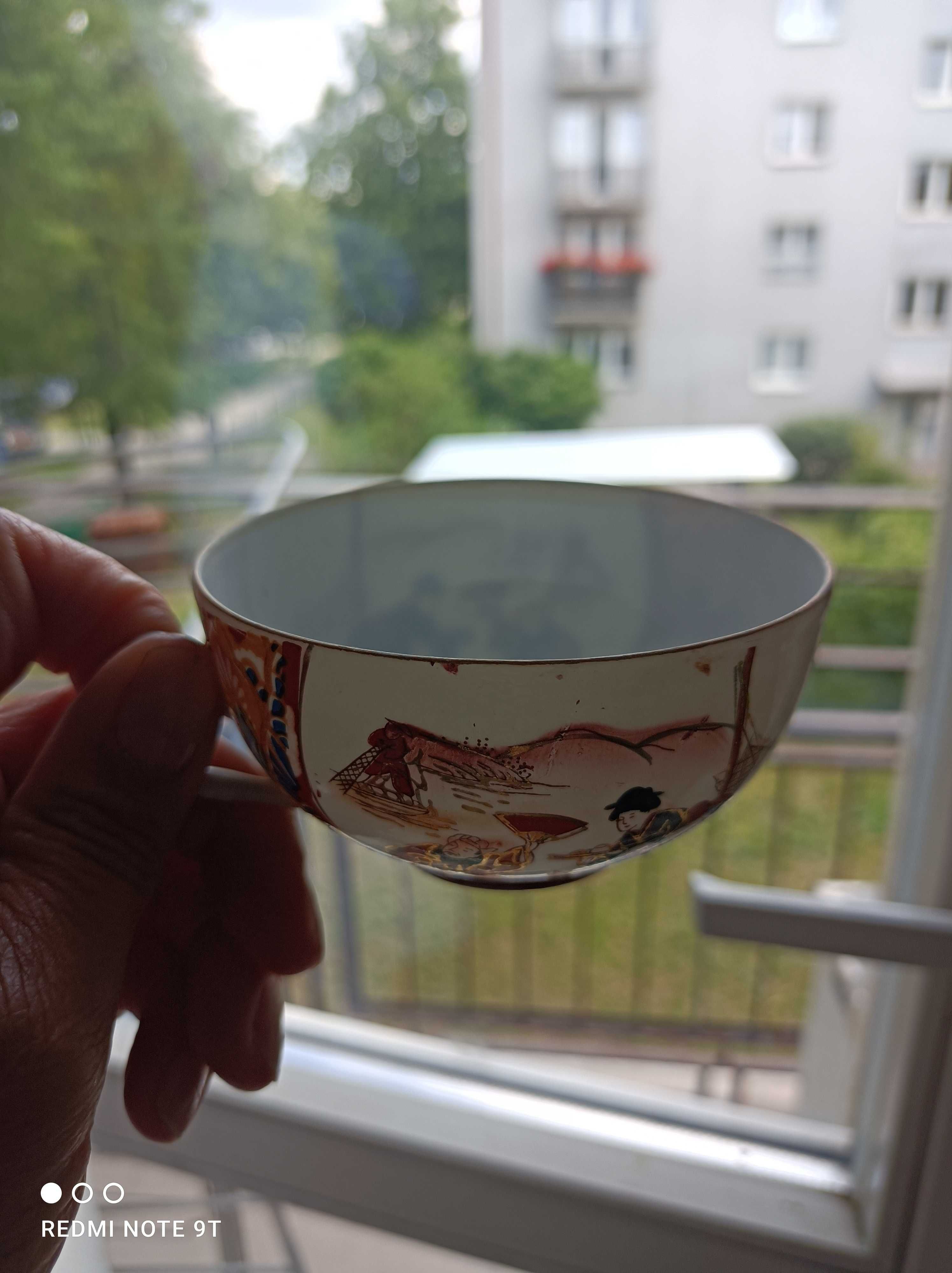 Zestaw chińskiej porcelany,czajnik plus dwie filiżanki i podstawki