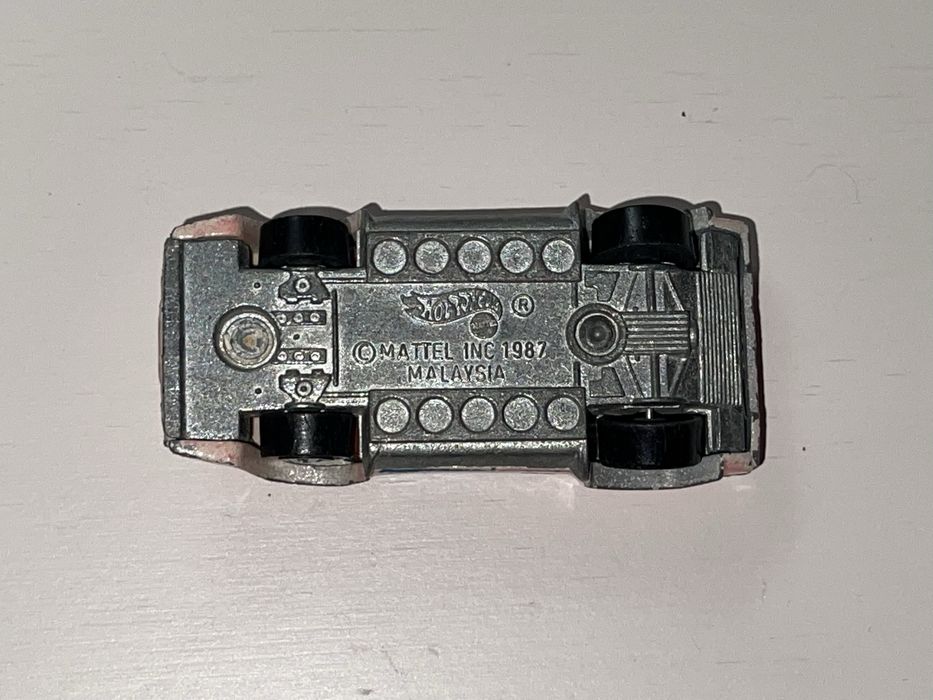 Lamborghini Countach 1987 Hot Wheels midel autko redorsk retro