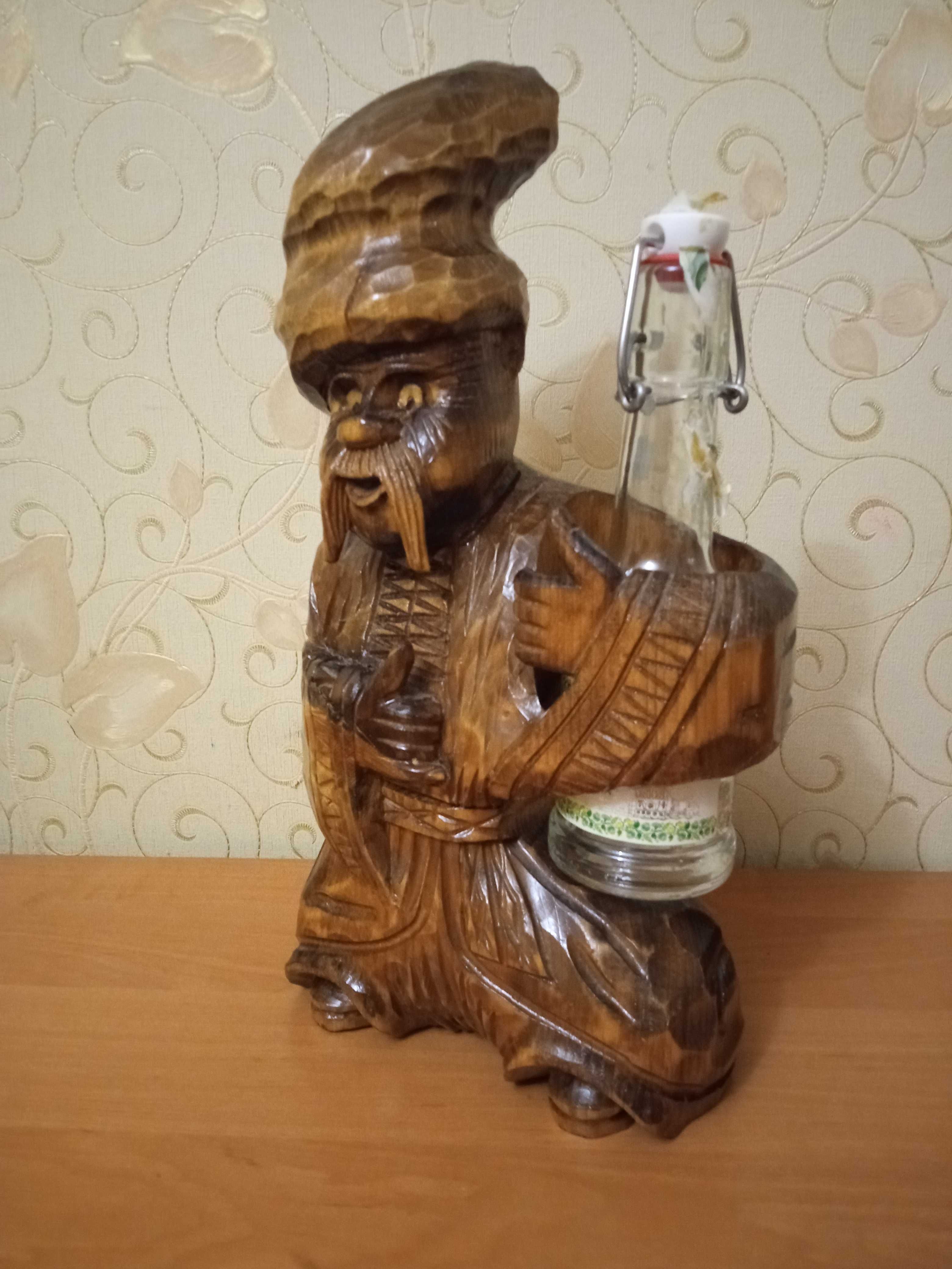 Продам дерев'яну статуетку козак