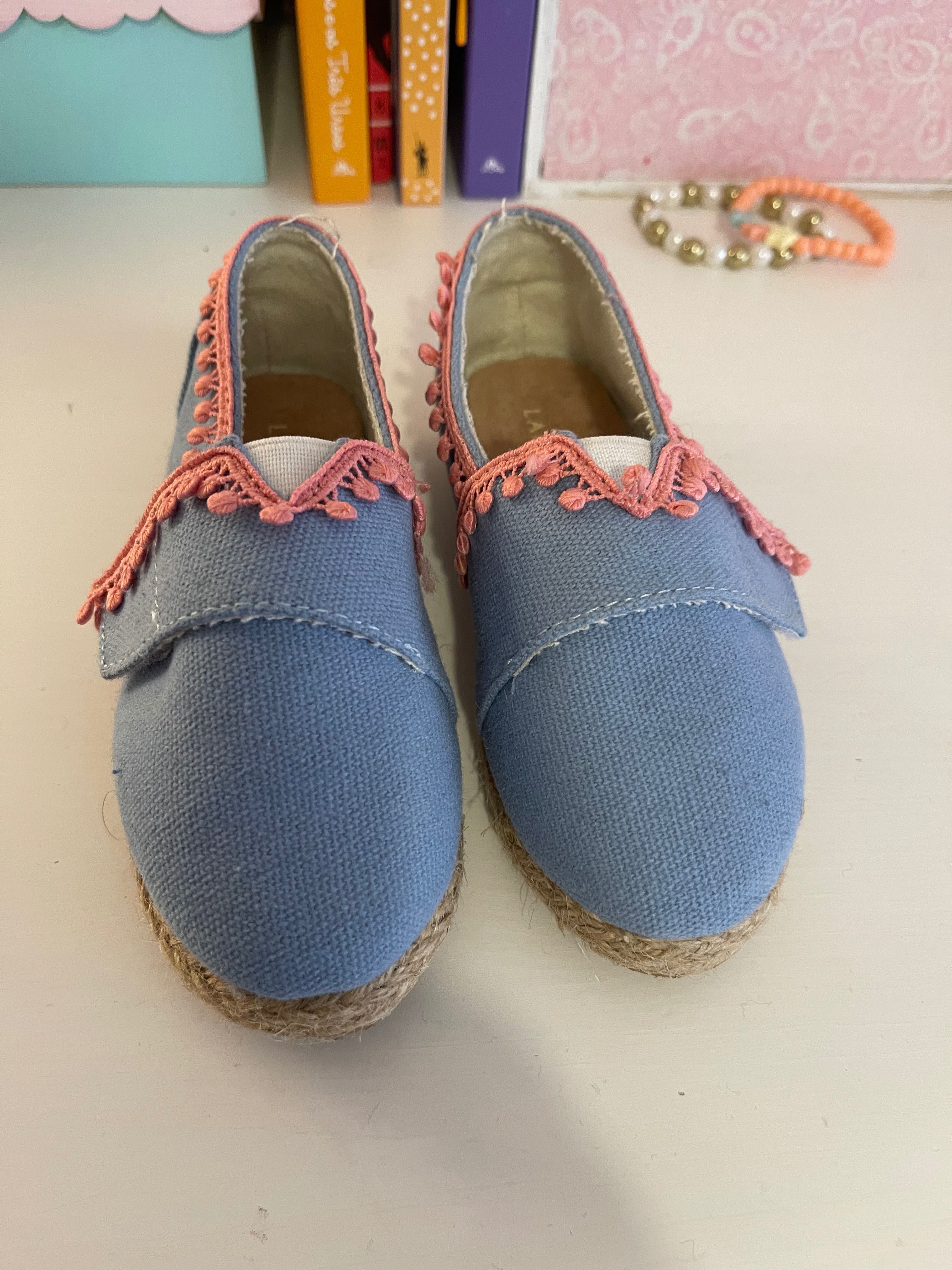 Sapatos “Paez”” Lanidor de menina azuis e rosa