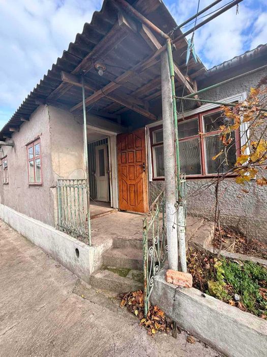 Продам недорого дом в Александровке в удачном месте