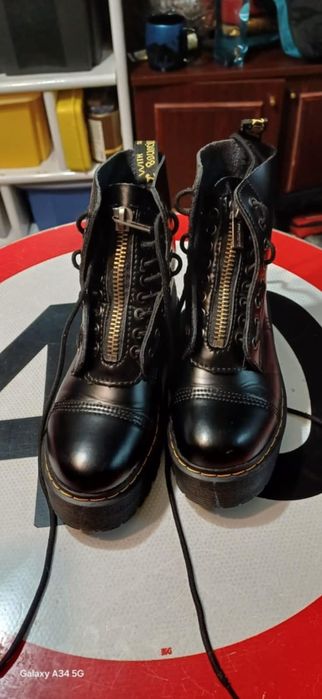 Glany damskie Dr. Martens