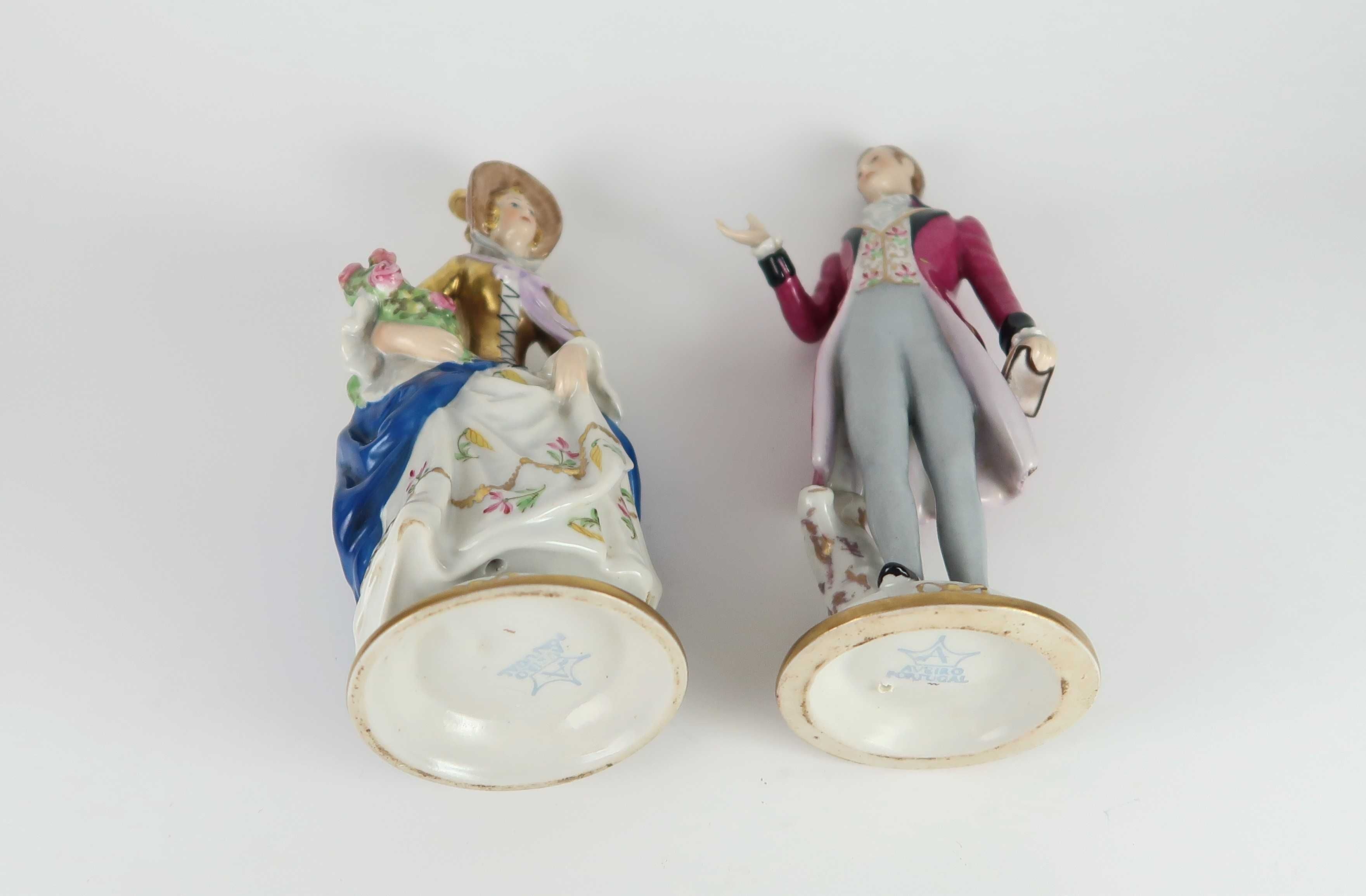 Par de Jovens Fidalgos - Figuras em Porcelana Artibus