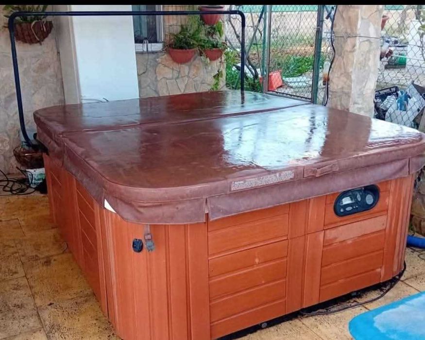 Banheira de hidromassagem pouco uso como nova