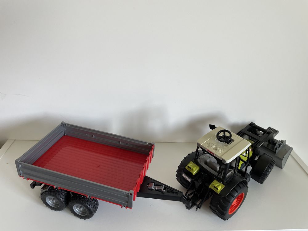 Bruder traktor Claas Nectus +przyczepa