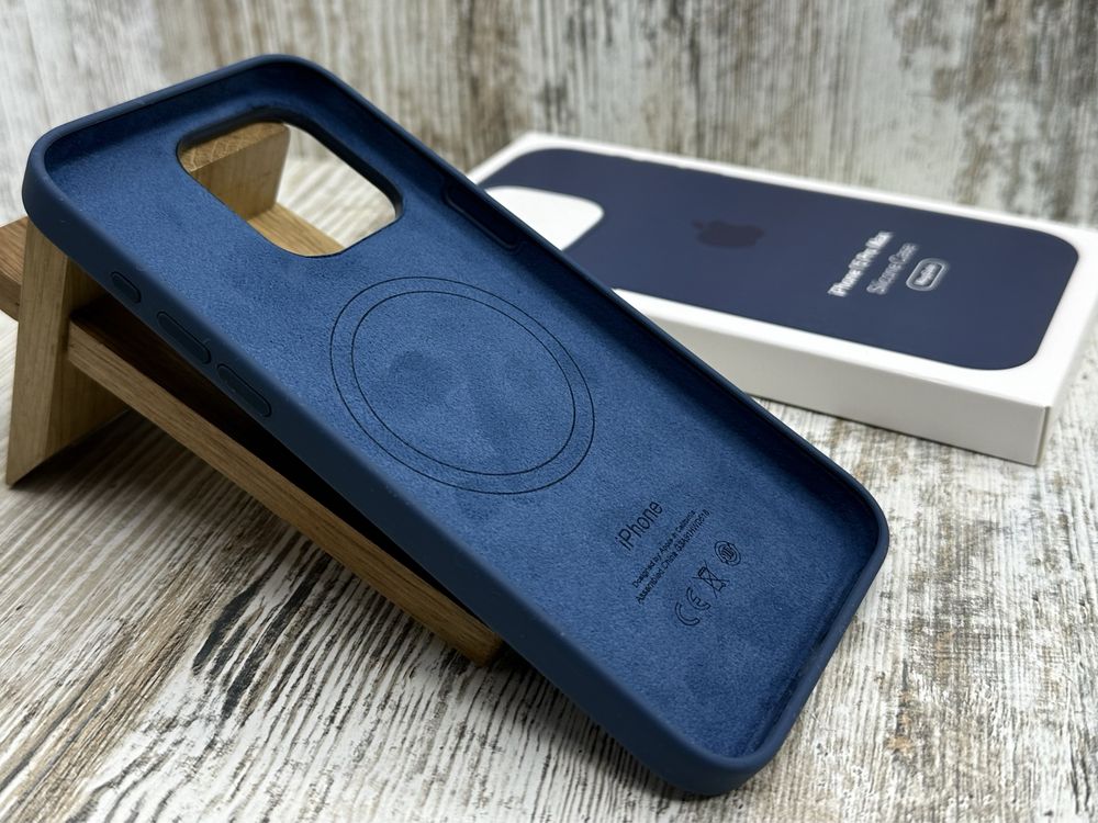Чехол Silicone Case MagSafe на iPhone 15 Pro Max. Микрофибра