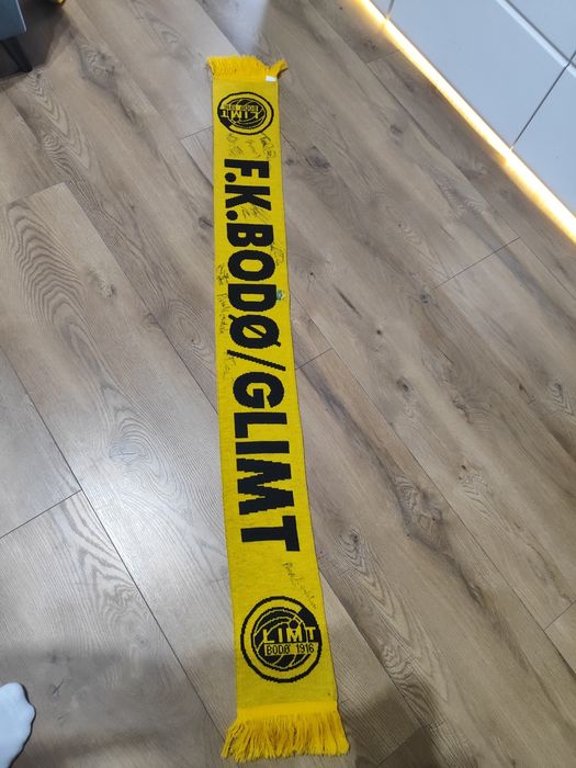 Szalik fk bodo glimt+ autografy + przypinka