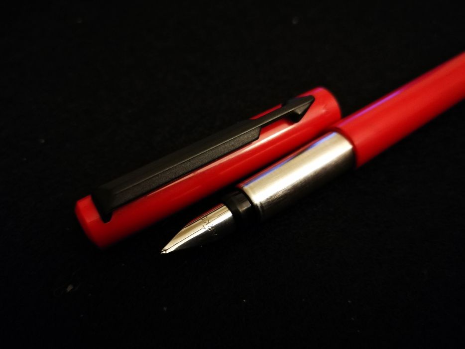 Caneta Parker Vector Edição Limitada Sport Red & Black Fountain (1996)