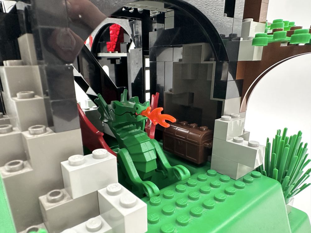 Lego 6082 Castle Fire Breathing Fortress BOX