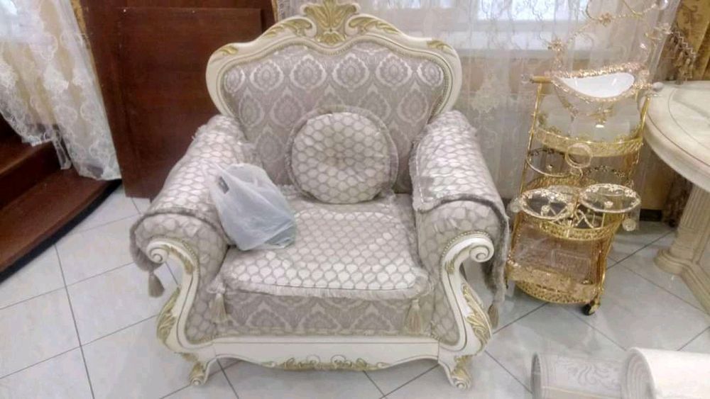 перетяжка та ремонт м'ягких меблів дивана крісла офісні меблі стульця