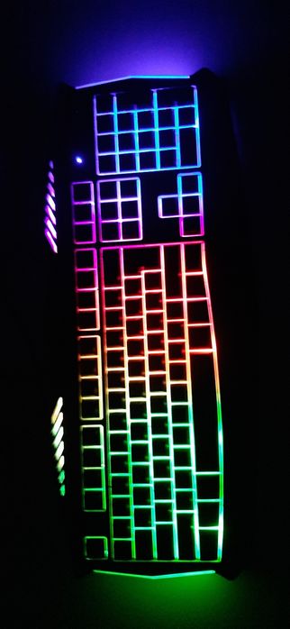 Продам клавіатуру у ідеальному стані+Подарунок 2 НОВИХ смарт годинники