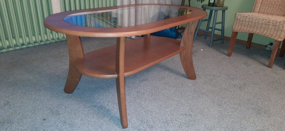 Stolik kawowy ze szklanym blatem