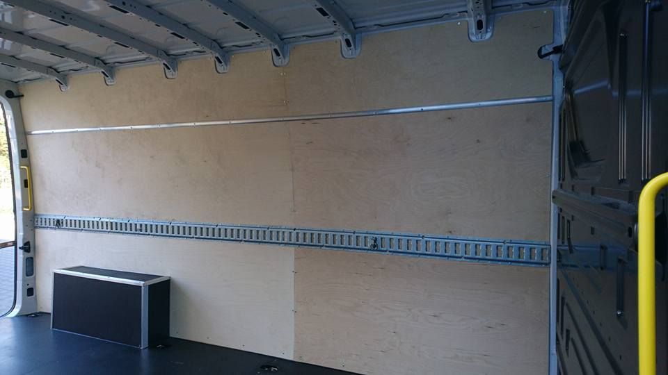 Volkswagen Crafter L3H2 zabezpieczenie paki
