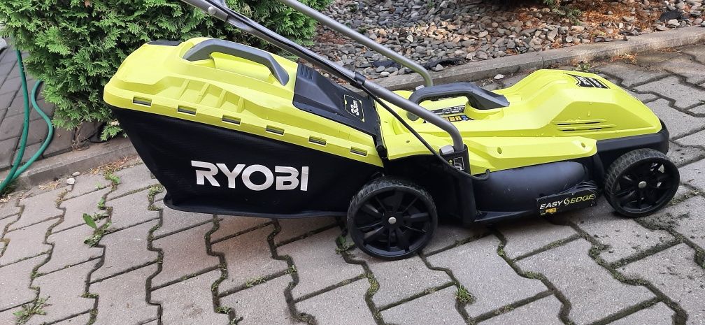 Super stan Kosiarka elektryczna Ryobi 1300 Watt