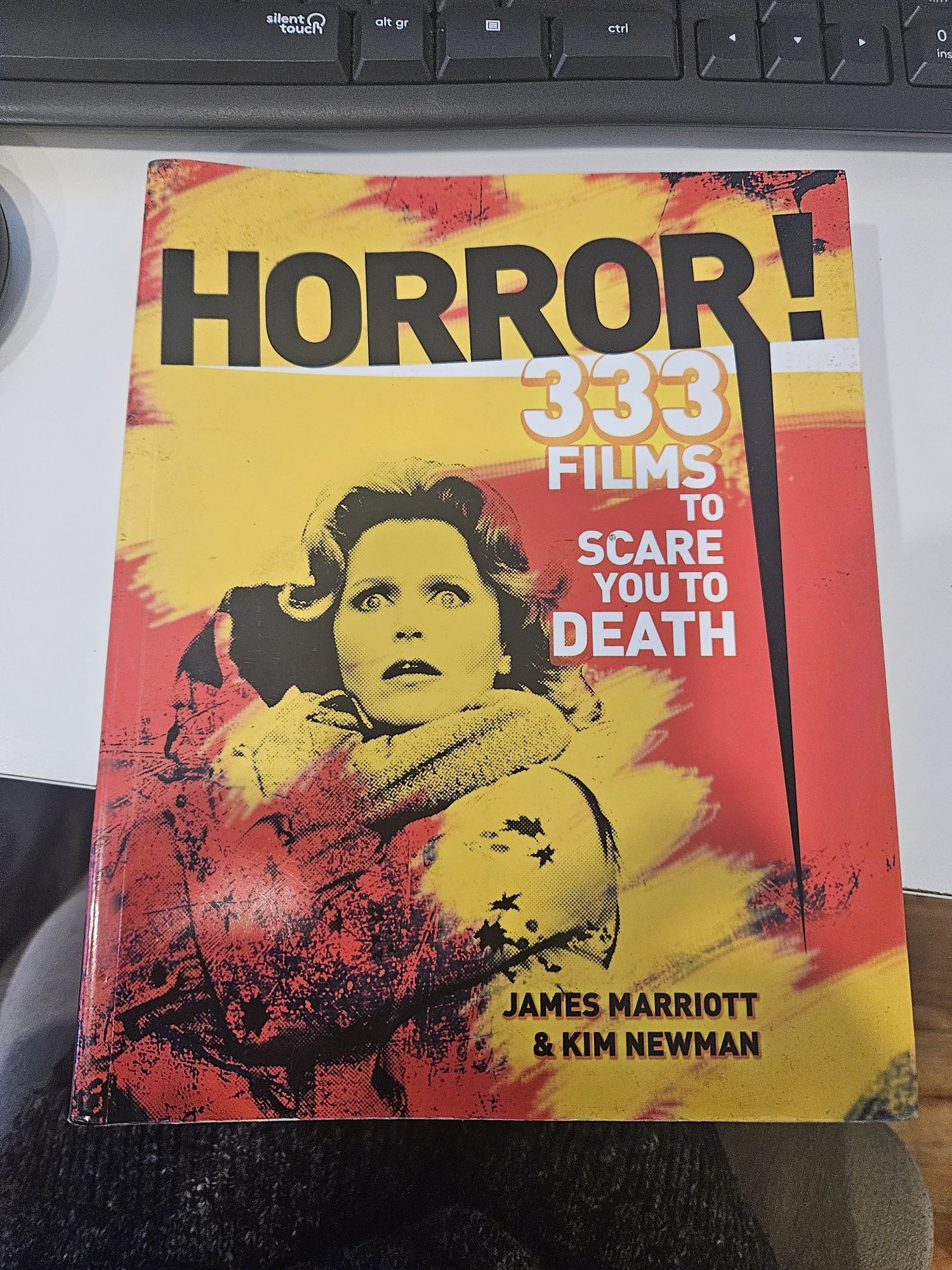Livro "Horror- 333 films to scare you to death