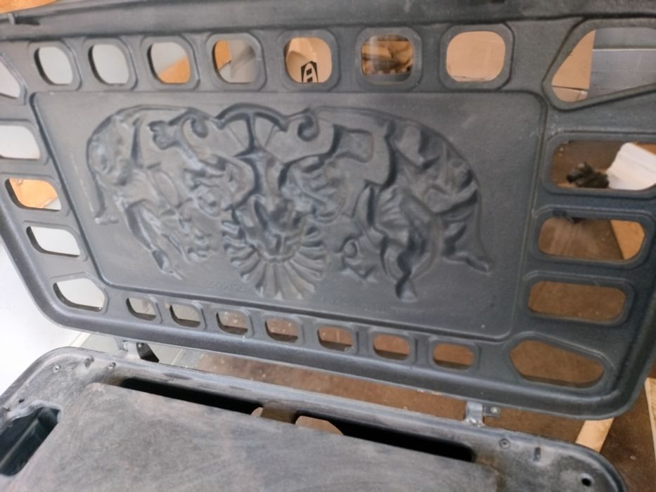 Kominek żeliwny wolnostojący