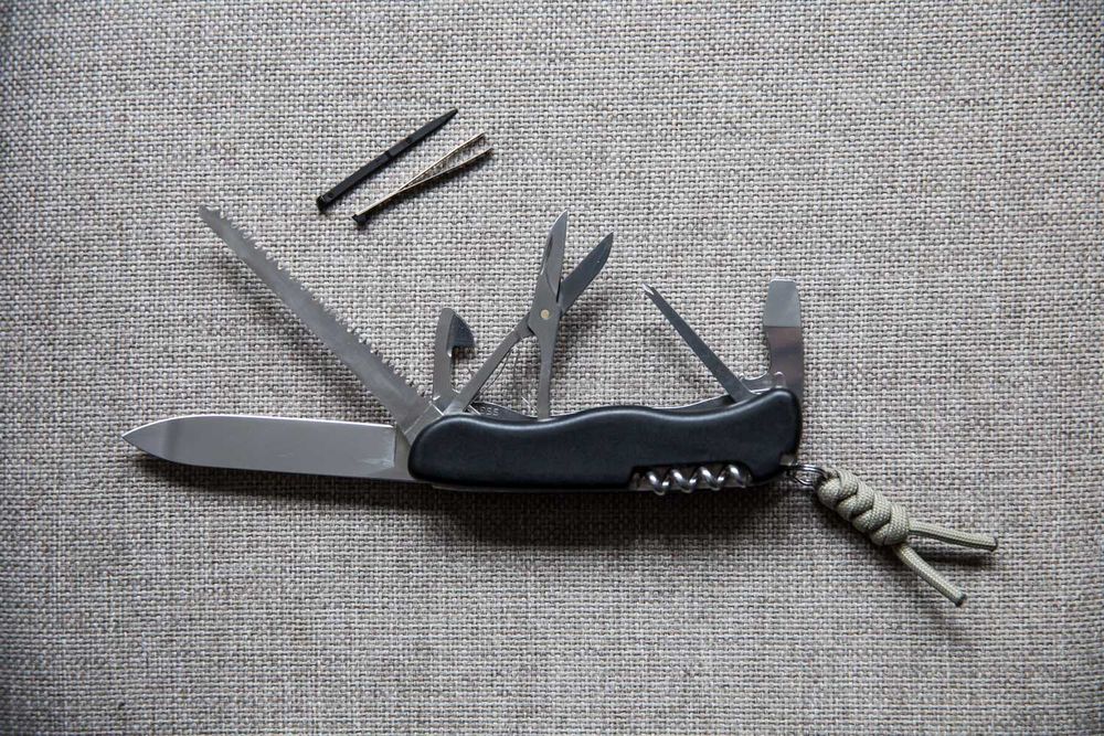 Scyzoryk szwajcarski Victorinox Outrider 0.8513.3 czarny