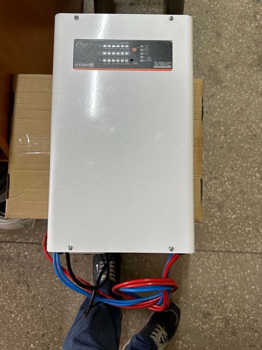 Источник бесперебойного питания  инвертор Кулон Q-1000/12 V4.0