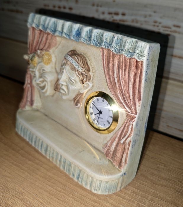 Статуэтка с часами театр драма подарок