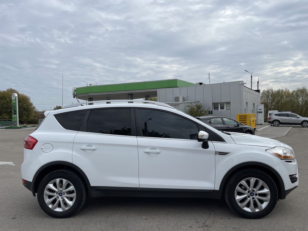 Ford Kuga 1 автомобіль